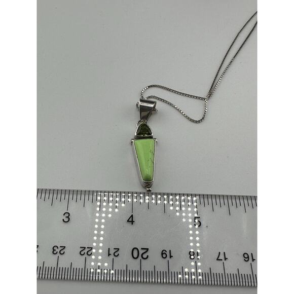 Navajo Signed Gaspeite/Peridot/Sterling Silver Necklace and Earrings Set - Picture 10 of 12